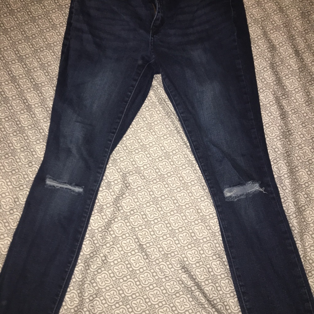 women’s ripped denim jeans